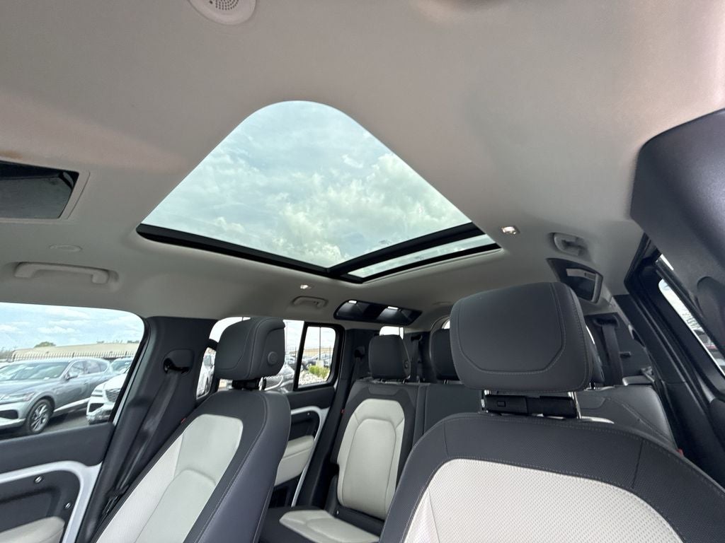 2024 Land Rover Defender 110 X-Dynamic SE