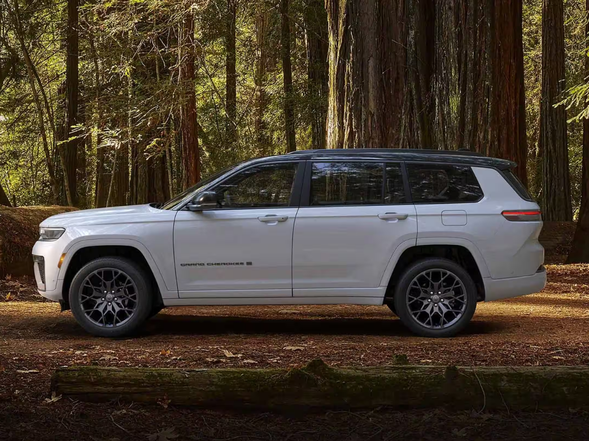 Side view of the 2027 Jeep Grand Cherokee for Sale in Hot Springs, AR