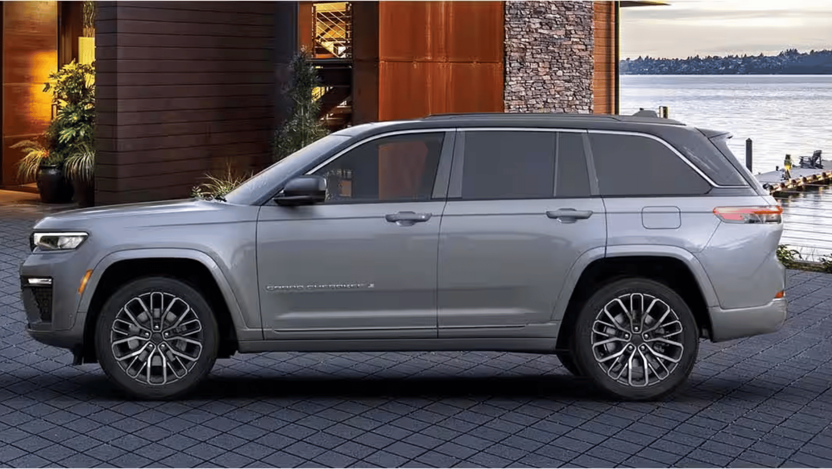 Side view of 2026 Jeep Grand Cherokee in Hot Springs, AR
